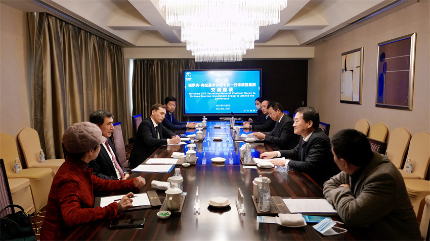 尊龙凯时集团党委书记、董事长任丁会见上合组织秘书长诺罗夫一行