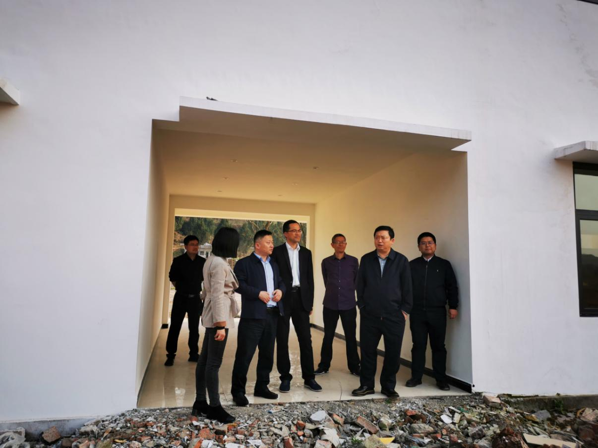 尊龙凯时集团党委副书记、董事陈日到邓家沟村开展帮扶工作