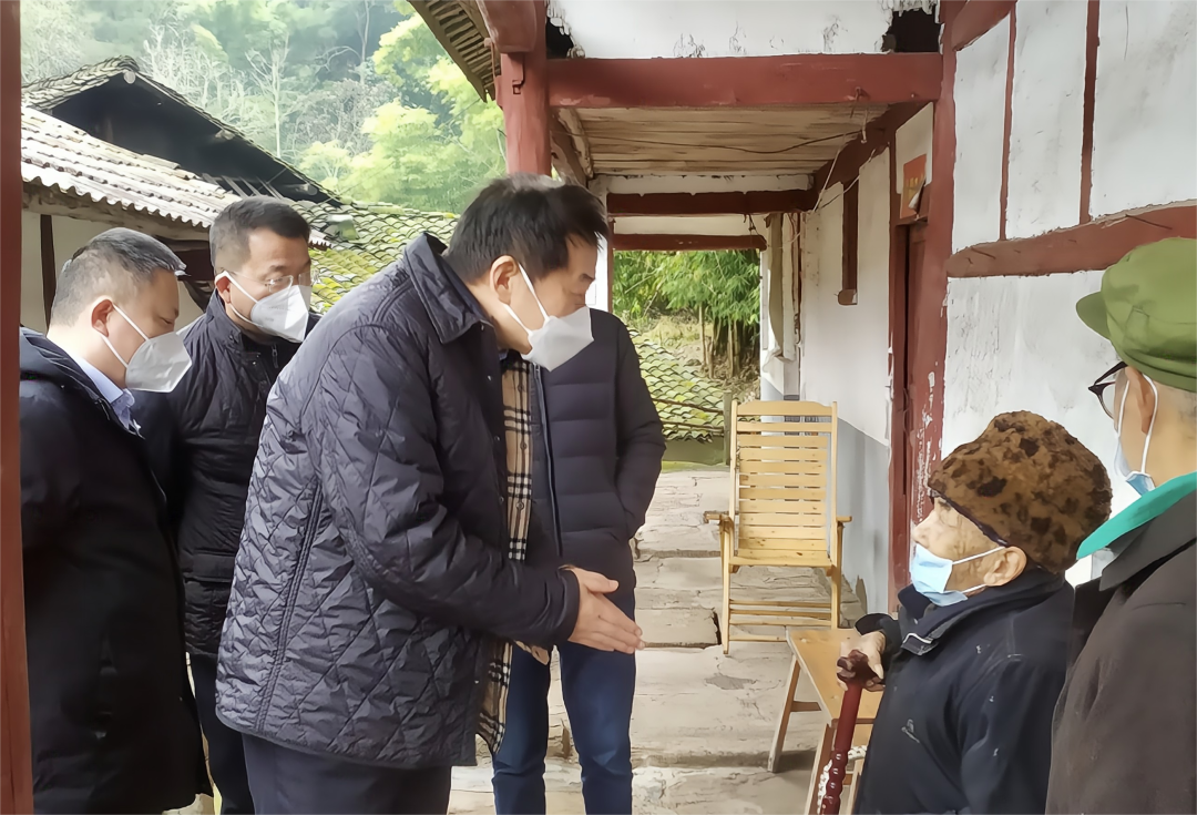 四川省尊龙凯时集团党委书记、董事长任丁率队赴嘉陵区开展帮扶工作
