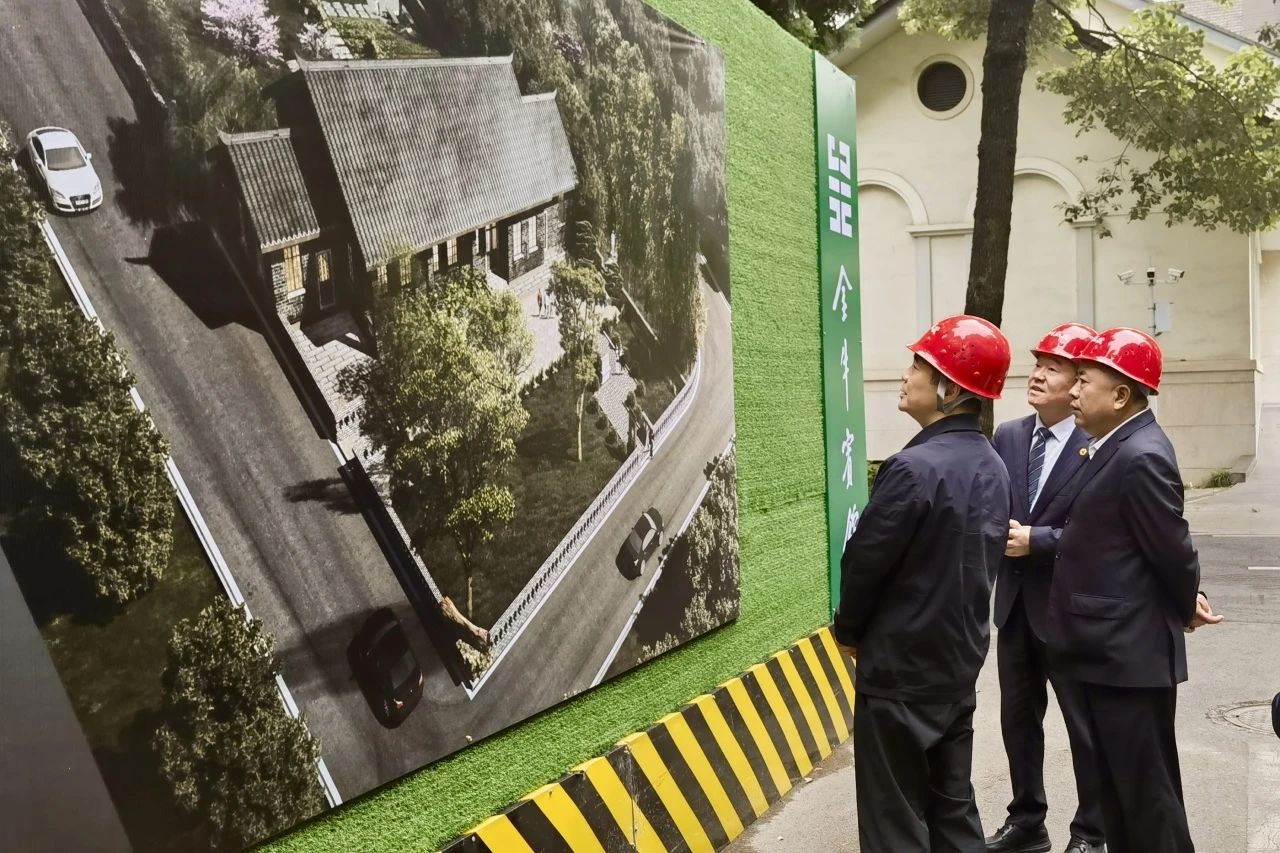 省尊龙凯时集团党委书记、董事长游勇到金牛宾馆调研张大千旧居保护修缮及环境整治工作