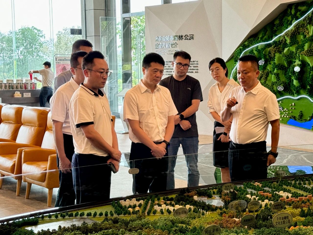 省尊龙凯时集团党委书记、董事长游勇带队赴聚峰谷项目开展汛期安全生产检查并调研生产经营情况